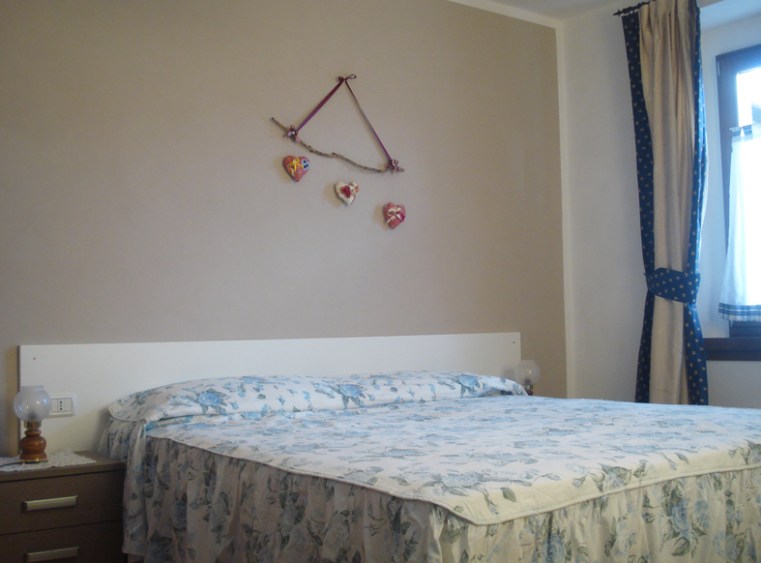 appartamento affitto comano camera matrimoniale