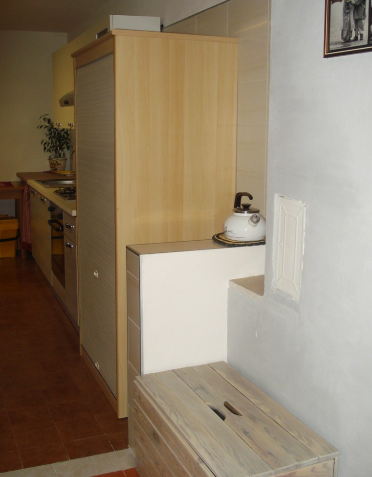 appartamento affitto comano cucina cassapanca