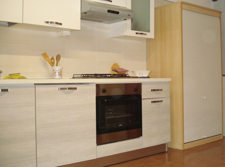 appartamento affitto comano cucina ripostiglio