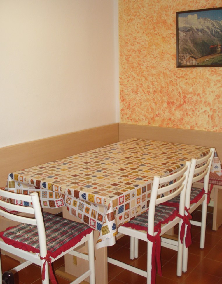 appartamento affitto comano tavolo